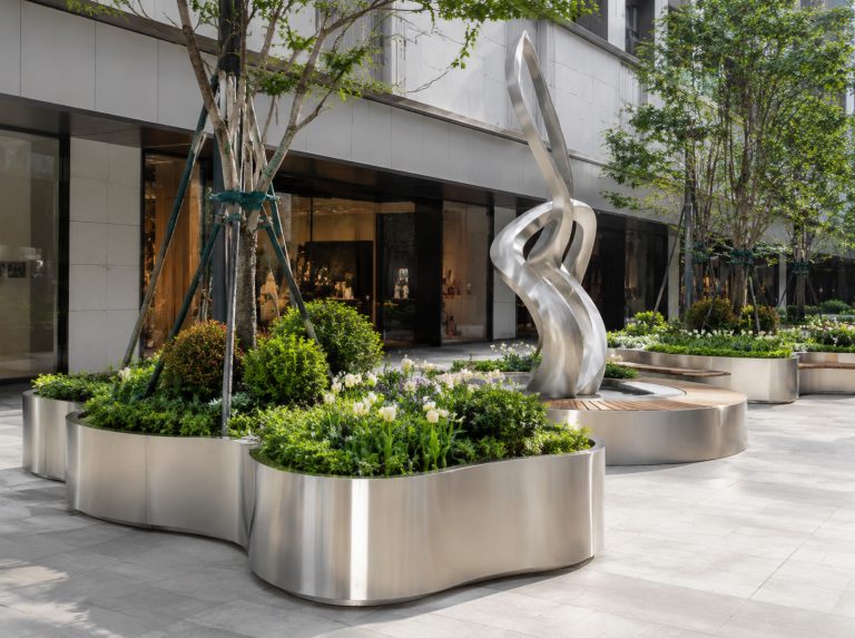 不锈钢景观雕塑与金属花箱